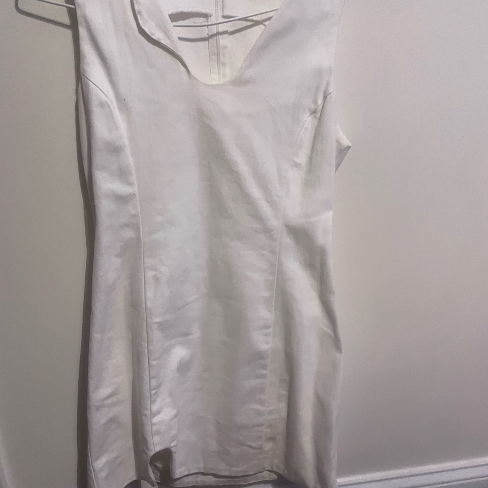 Elegant White Sleeveless Dress